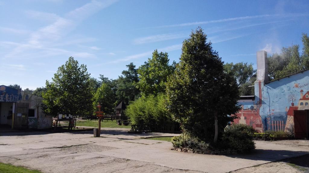 Zoopark Zelcin Villa Melnik Bagian luar foto