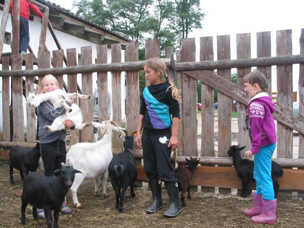 Zoopark Zelcin Villa Melnik Bagian luar foto