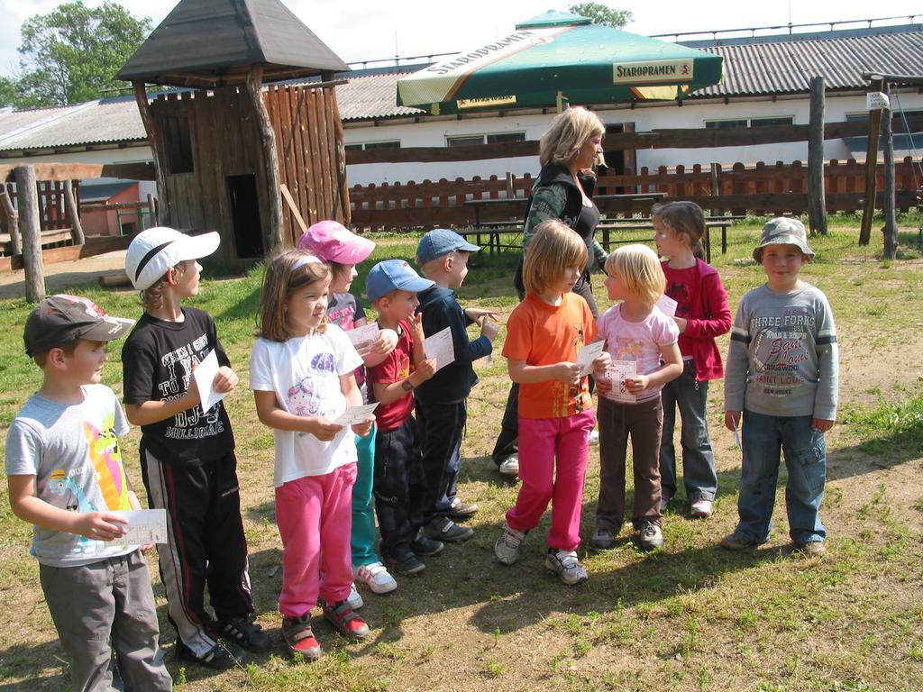 Zoopark Zelcin Villa Melnik Bagian luar foto