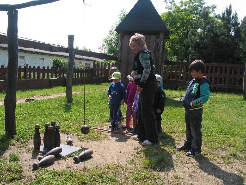 Zoopark Zelcin Villa Melnik Bagian luar foto