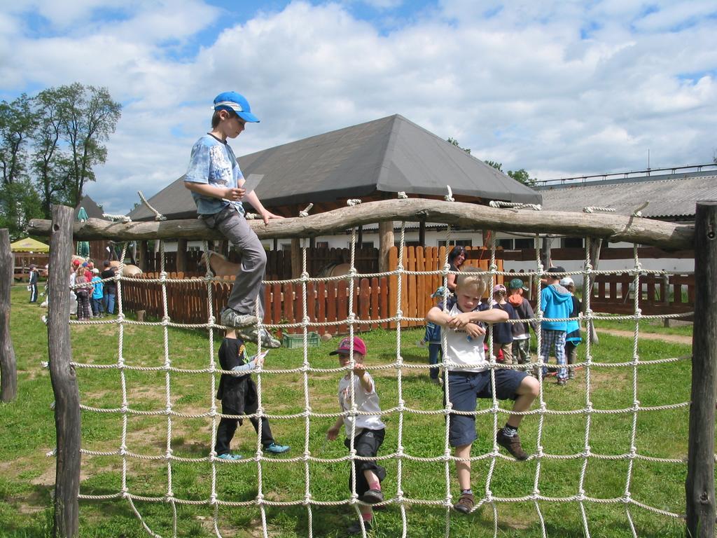 Zoopark Zelcin Villa Melnik Bagian luar foto