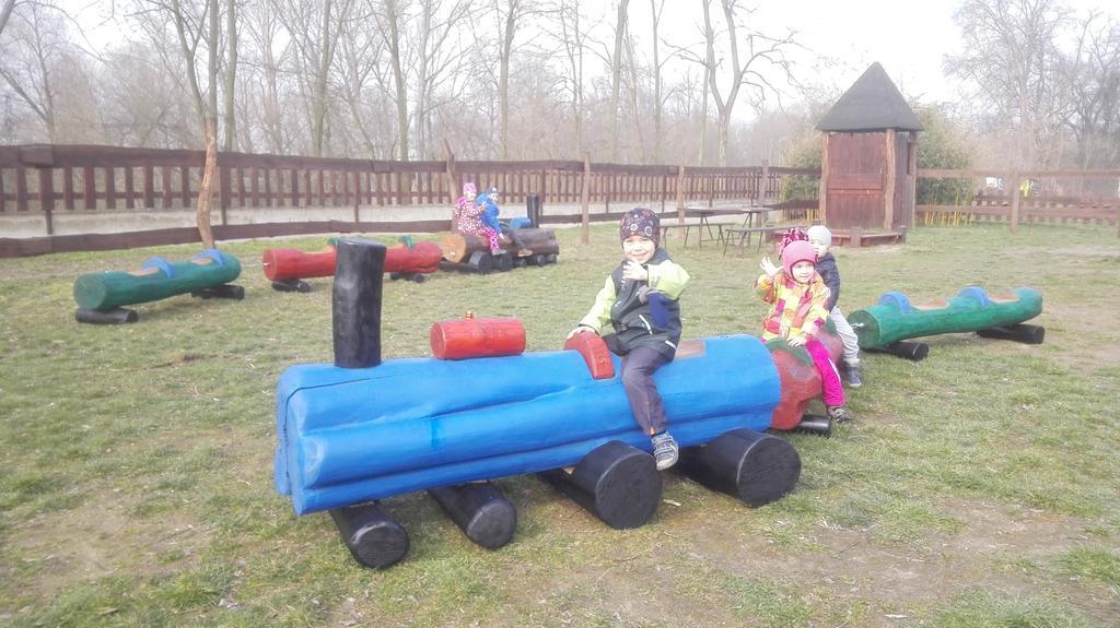 Zoopark Zelcin Villa Melnik Bagian luar foto