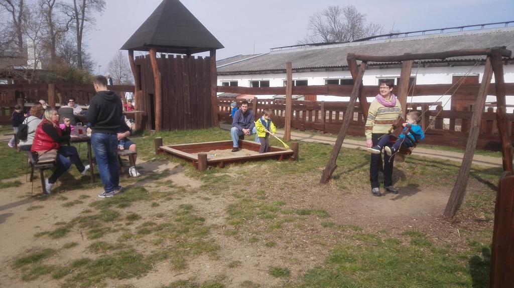 Zoopark Zelcin Villa Melnik Bagian luar foto