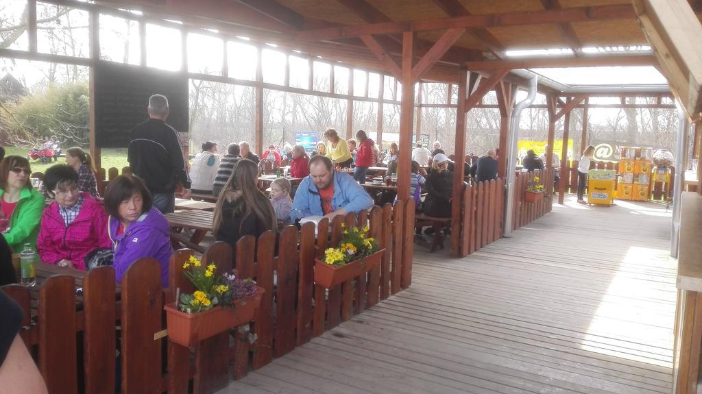 Zoopark Zelcin Villa Melnik Bagian luar foto