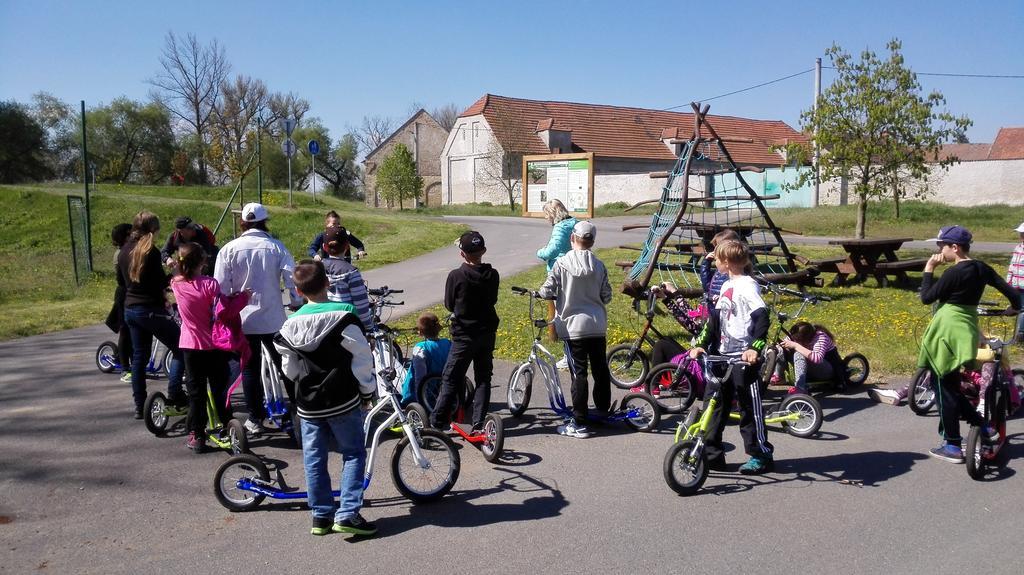 Zoopark Zelcin Villa Melnik Bagian luar foto