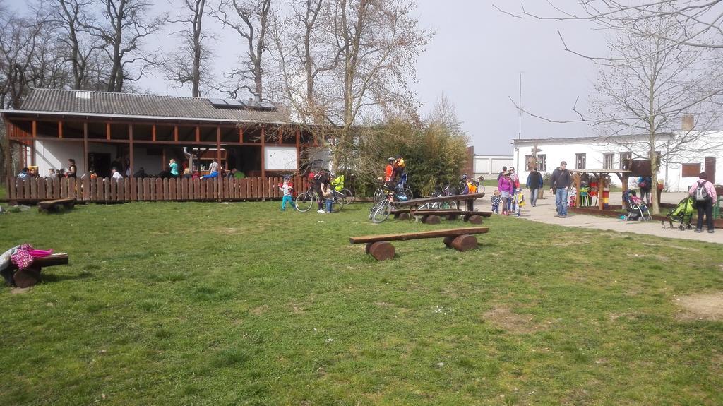 Zoopark Zelcin Villa Melnik Bagian luar foto