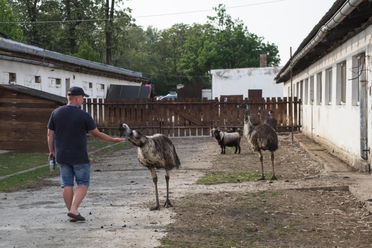 Zoopark Zelcin Villa Melnik Bagian luar foto